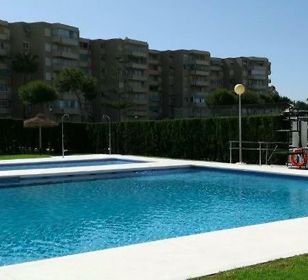 Playa La Cala In Front Of The Beach Free Parking Malaga Exterior photo
