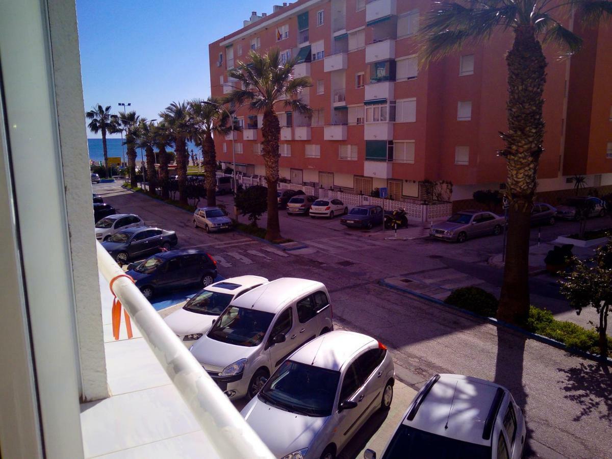 Playa La Cala In Front Of The Beach Free Parking Malaga Exterior photo