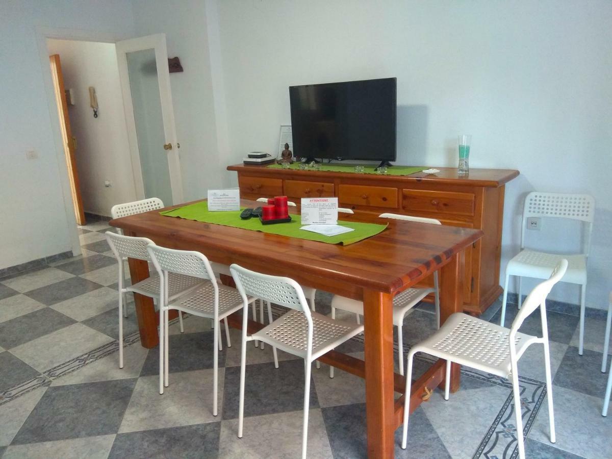 Playa La Cala In Front Of The Beach Free Parking Malaga Exterior photo