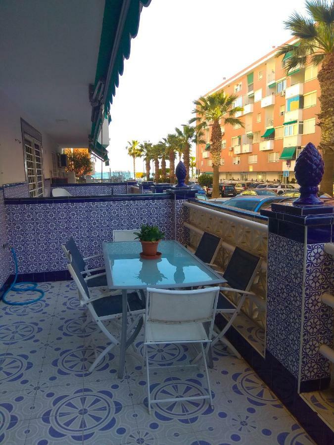 Playa La Cala In Front Of The Beach Free Parking Malaga Exterior photo